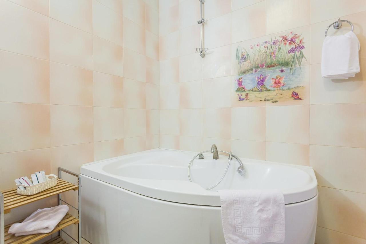Navit Apartments With Breakfast, Near The Railway Station, The City Center, The Park كييف المظهر الخارجي الصورة